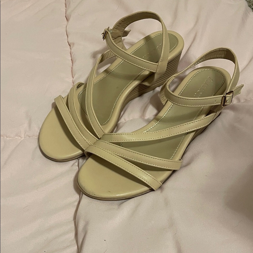 🌸(5 for $15) Nude Wedge Sandals, size 42